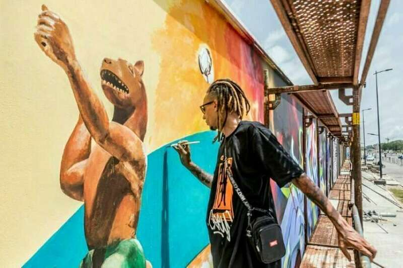 Bénin : des graffeurs réalisent la plus grande fresque murale du monde à Cotonou