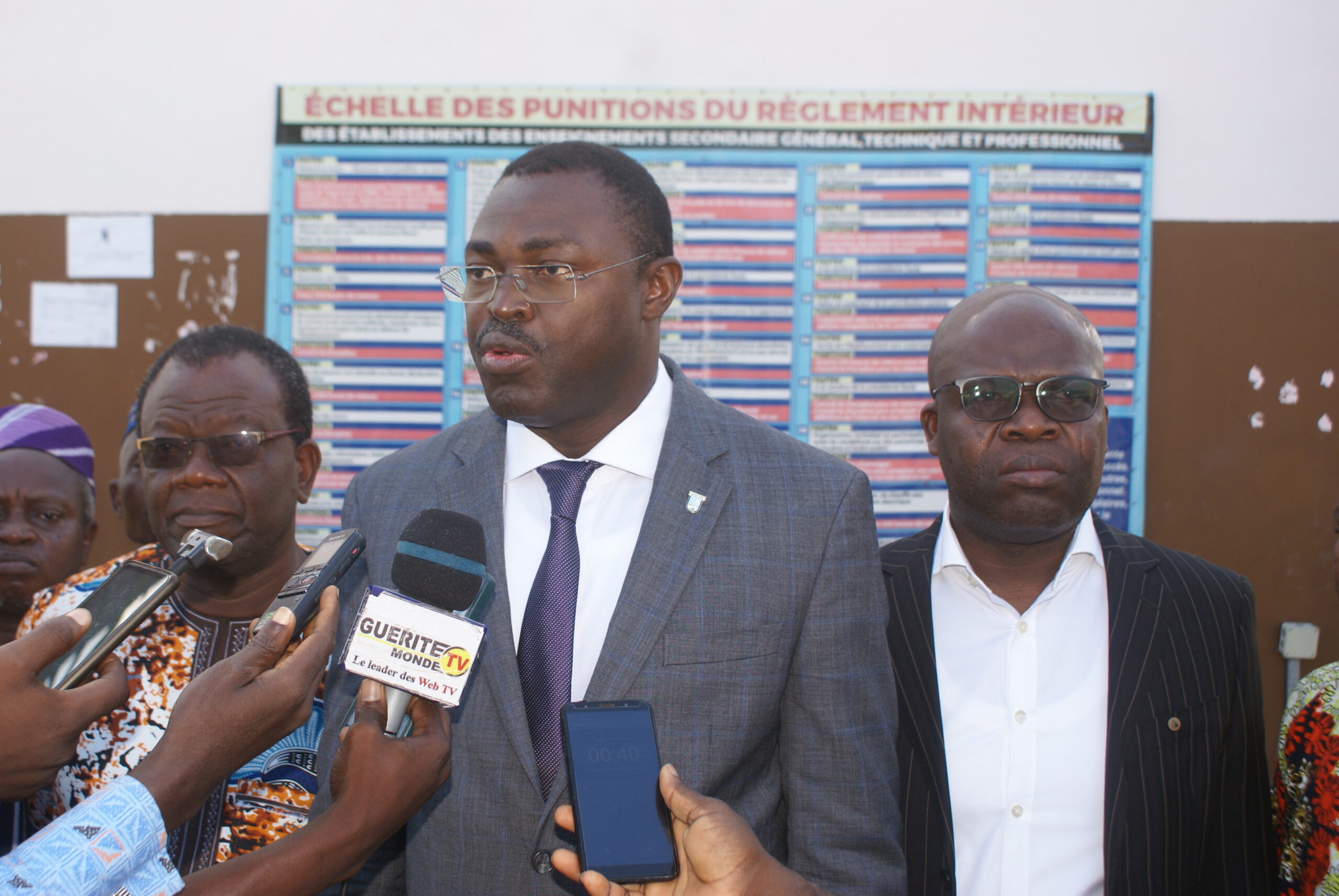 Lancement officiel du Bepc dans la commune de Ouidah: Christian Houétchénou donne le top des épreuves écrites au CEG Pahou