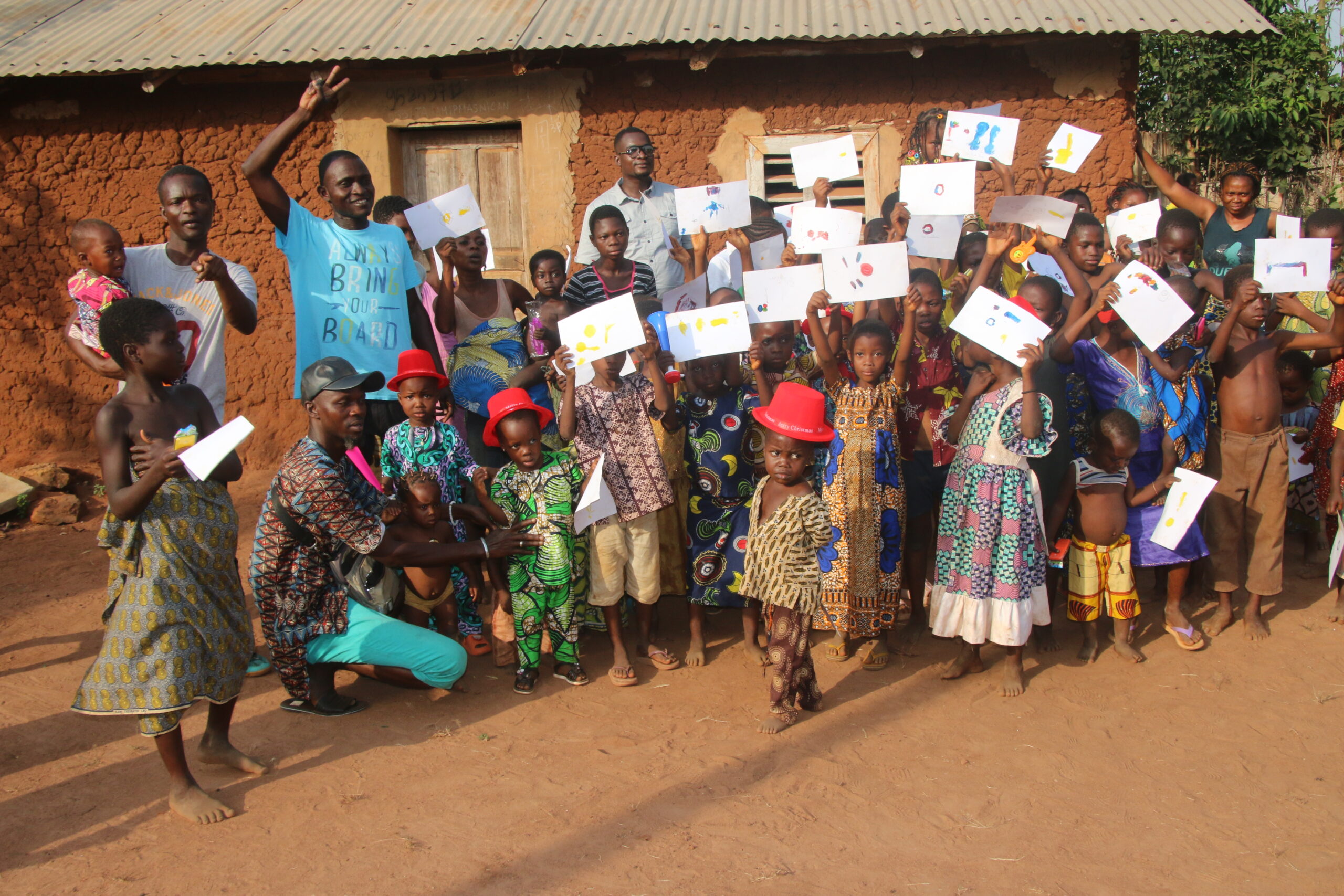 Activités de l’Association des jeunes artistes plasticiens du Bénin dans la commune d’Allada: Des enfants de Soyo-Wibatin ont célébré  à cœur joie la fête de  Noël